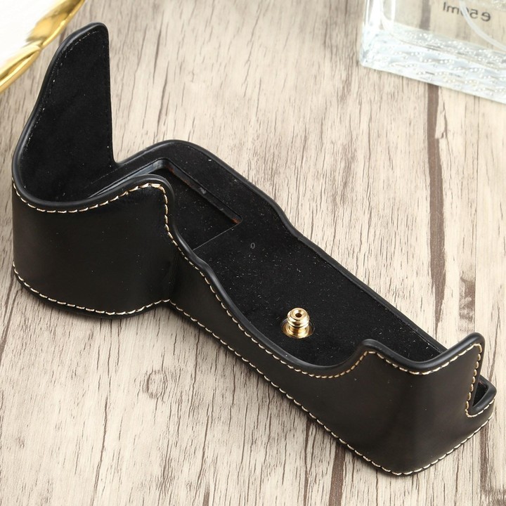 1/4 inch Thread PU Leather Camera Half Case Base for Sony ILCE-7RM4 / A7RM4 / A7R IV (Black)