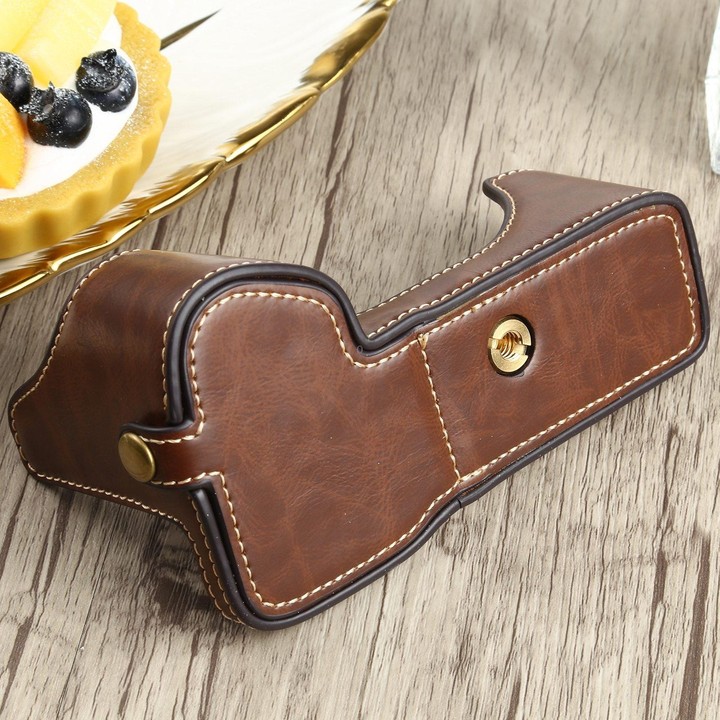 1/4 inch Thread PU Leather Camera Half Case Base for Sony ILCE-7RM4 / A7RM4 / A7R IV (Coffee)