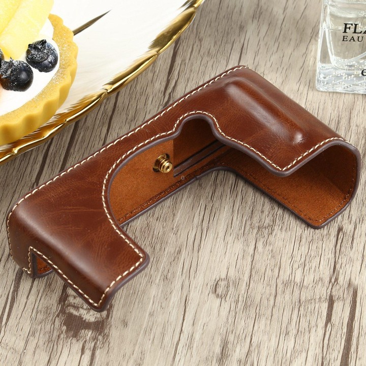 1/4 inch Thread PU Leather Camera Half Case Base for FUJIFILM XE4 (Coffee)