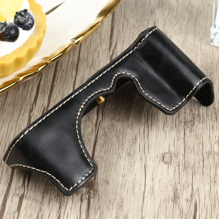 1/4 inch Thread PU Leather Camera Half Case Base for FUJIFILM XT200 (Black)