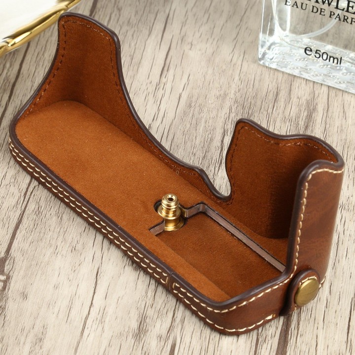1/4 inch Thread PU Leather Camera Half Case Base for FUJIFILM XT200 (Coffee)