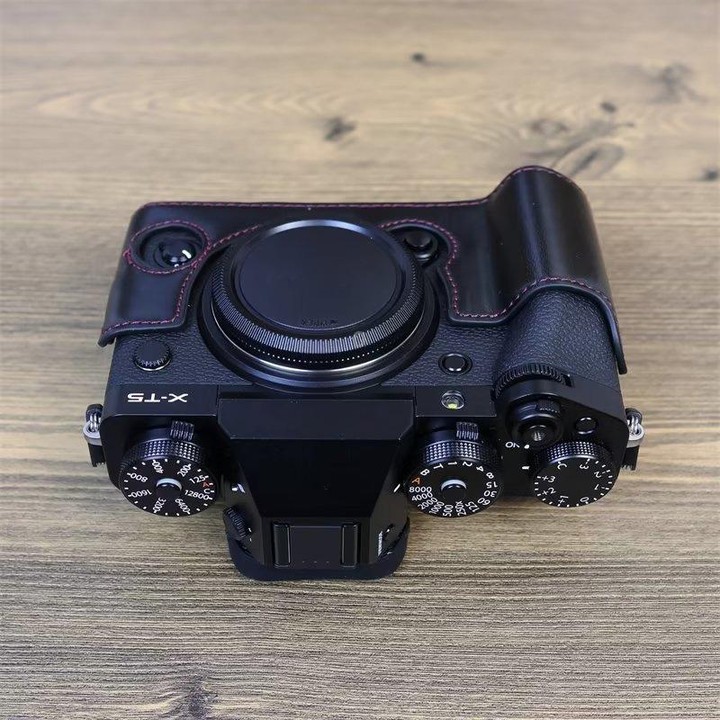 For FUJIFILM X-T5 1/4 inch Thread PU Leather Camera Half Case Base (Black)