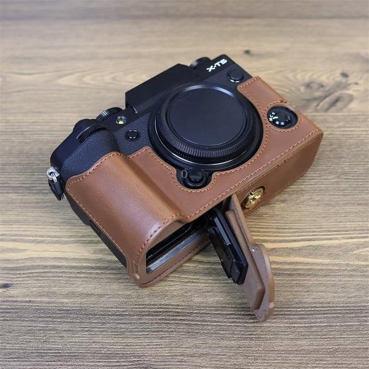 For FUJIFILM X-T5 1/4 inch Thread PU Leather Camera Half Case Base (Coffee)