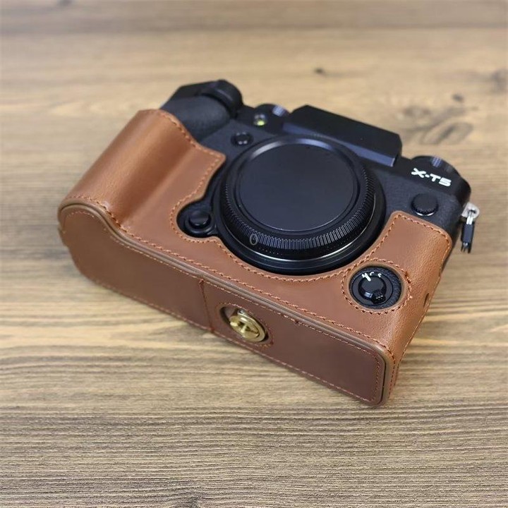 For FUJIFILM X-T5 1/4 inch Thread PU Leather Camera Half Case Base (Coffee)