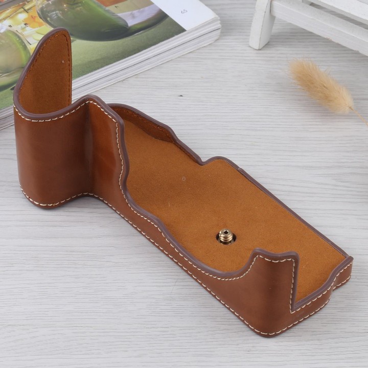 1/4 inch Thread PU Leather Camera Half Case Base for FUJIFILM GFX 50S (Brown)