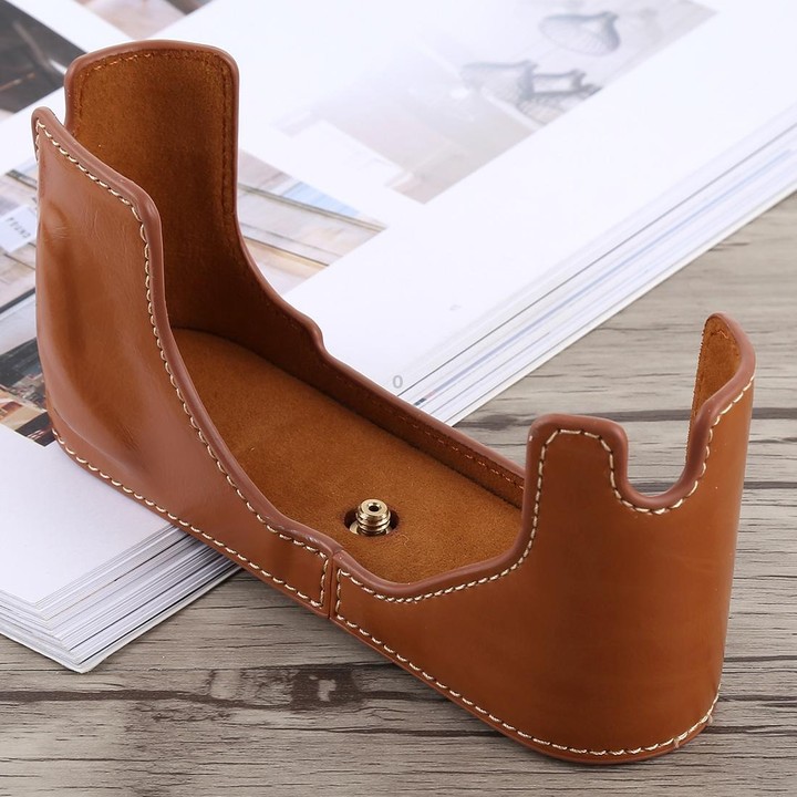 1/4 inch Thread PU Leather Camera Half Case Base for Leica M9 (Brown)