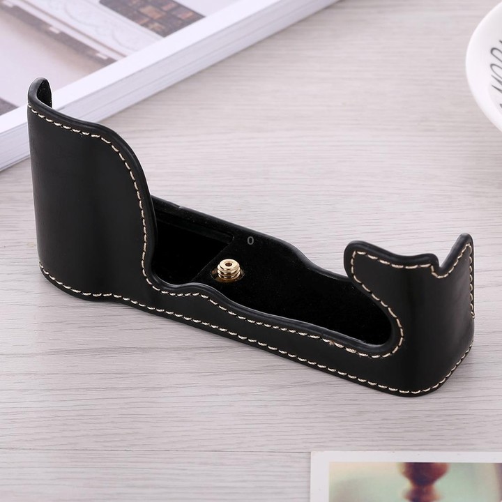 1/4 inch Thread PU Leather Camera Half Case Base for FUJIFILM X-A5 / X-A20(Black)