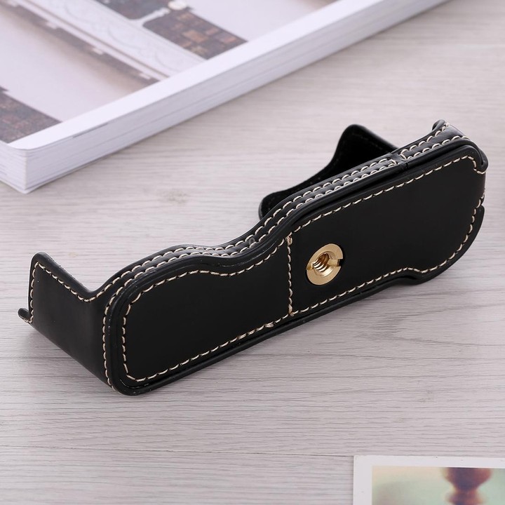 1/4 inch Thread PU Leather Camera Half Case Base for FUJIFILM X-A5 / X-A20(Black)