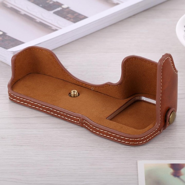 1/4 inch Thread PU Leather Camera Half Case Base for Sony ILCE-A9 / A9 / A7RIII(Brown)