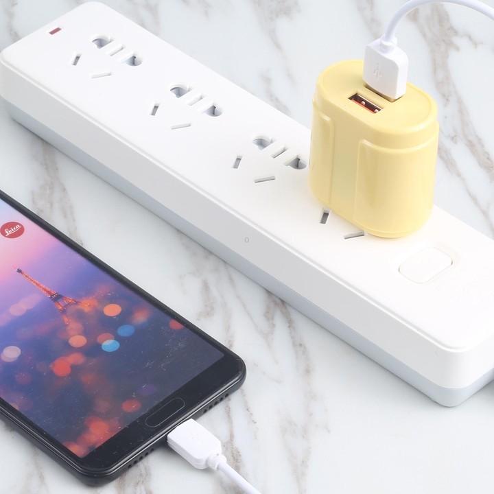 13-22 2.1A Dual USB Macarons Travel Charger, US Plug(Yellow)