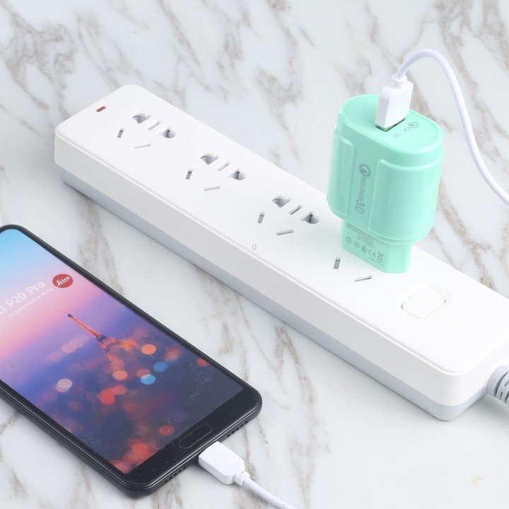 13-3 QC3.0 Single USB Interface Macarons Travel Charger, EU Plug(Green)