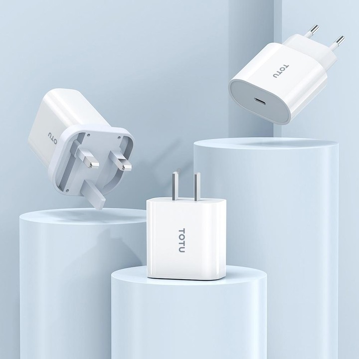 TOTU PD 20W Type-C Port Charger with Type-C to 8 Pin Data Cable Set, Specification:EU Plug(White)