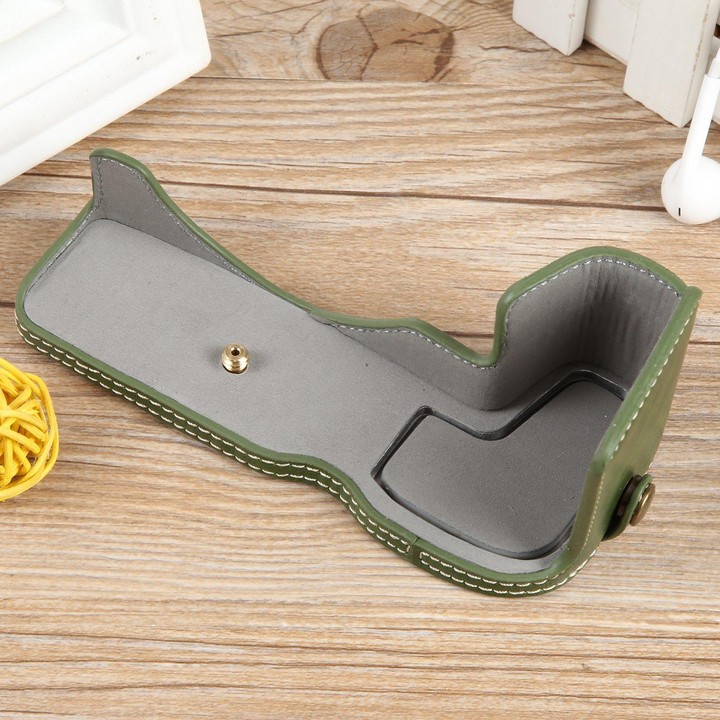 For Canon EOS R8 1/4 inch Thread PU Leather Camera Half Case Base(Green)