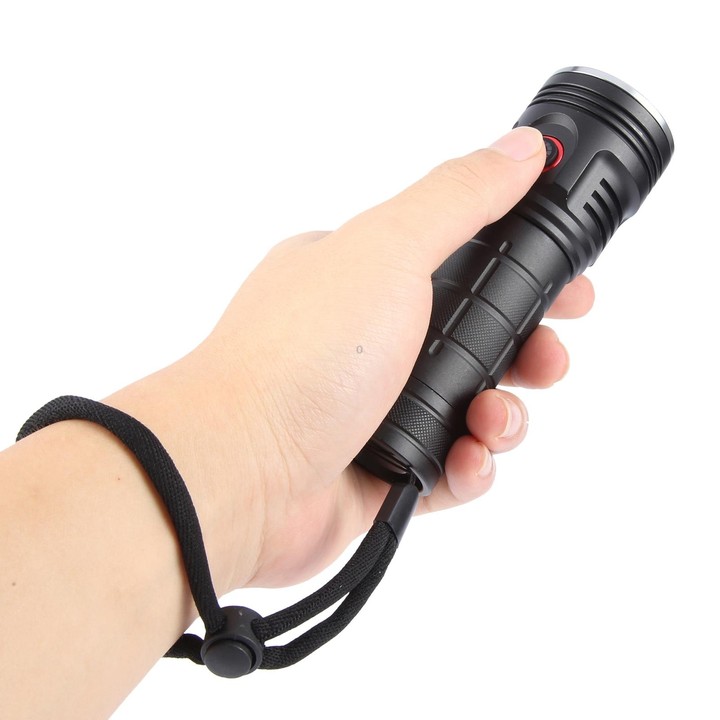 W5204 8 LEDs 3100LM High Brightness Rechargeable Flashlight(Black)