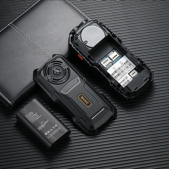 YEEMI Q5 4G Elder Rugged Phone, 16800mAh Battery, 2.4 inch, 21 Keys, Network: 4G, LED Flashlight, Dual SIM(Red)