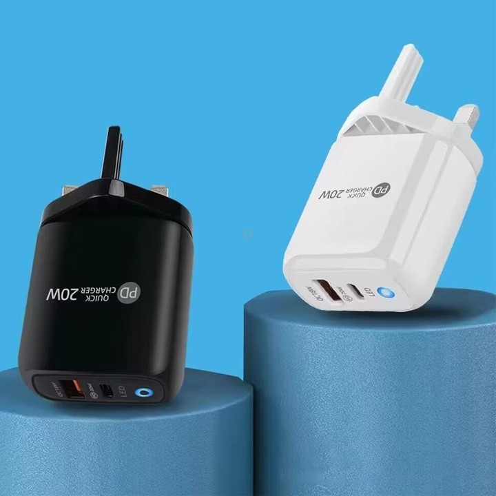 PD04 Type-C + USB Mobile Phone Charger with USB to Type-C Cable, UK Plug(White)