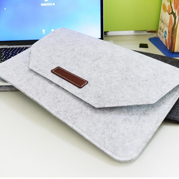 Portable Air Permeable Felt Sleeve Bag for MacBook Laptop, with Power Storage Bag, Size:11 inch(Black)