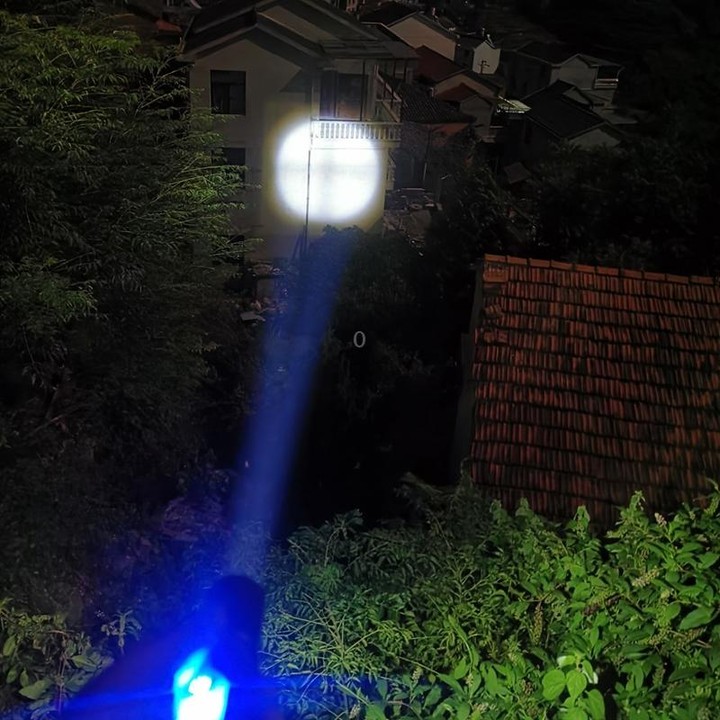 XHP50 Lamp Bead Super Bright LED Flashlight Telescopic Zoom Waterproof Torch With Lampshade