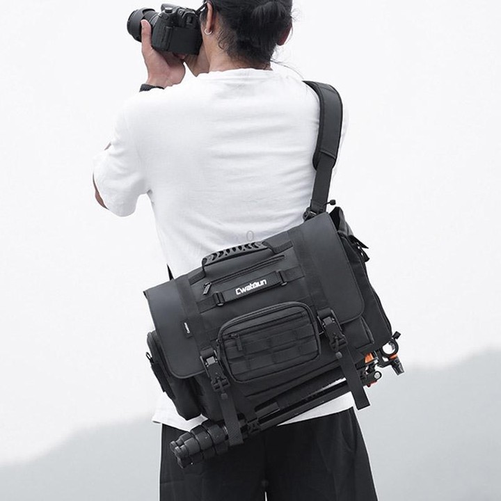Cwatcun D115 Shoulder Crossbody Waterproof Leather Film DSLR Camera Bag, Color: Black Large