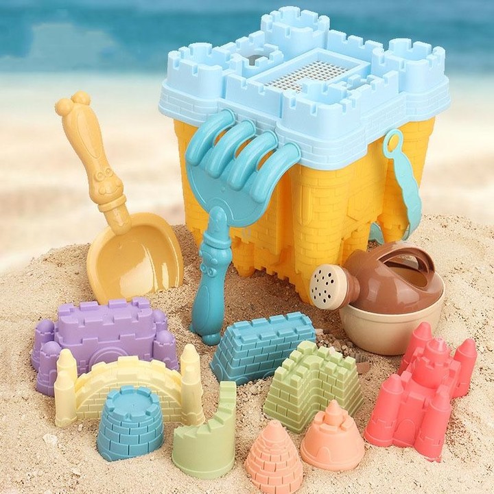 13pcs /Set Outdoor Castle Beach Toy Bucket Child Play House Cartoon Play Sand Dredging Tool(Green)