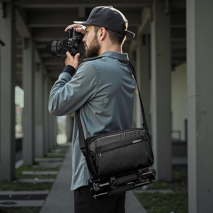 QISEMIAN Men Messenger Camera Bag Water-Resistant DSLR Photography Sling Bag With Removable Dividers & Tripod Mount(Green)