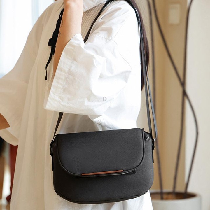 Single Shoulder Camera Bag Waterproof Vintage Universal Camera Crossbody Bag(Black)